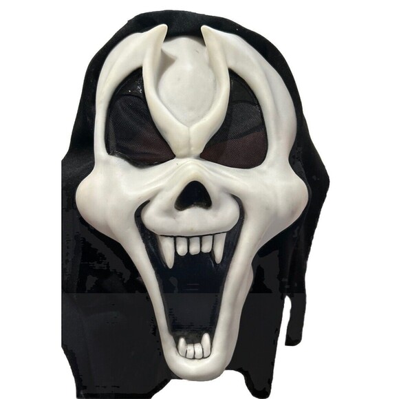 Scream Mask Glow in the Dark,Vampire Fangs & Shroud - Easter Unl- Fun World 9206 - Picture 3 of 4